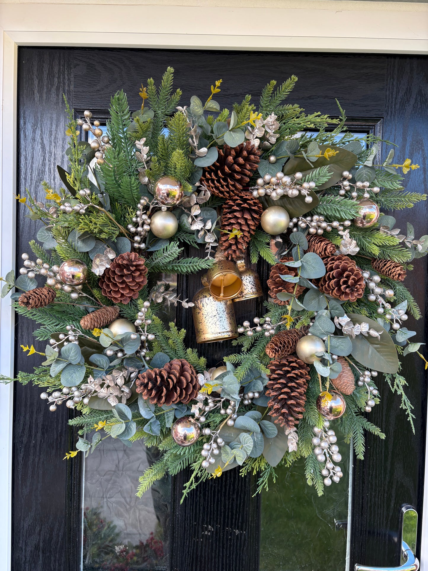 Champagne Supernova Bells Wreath