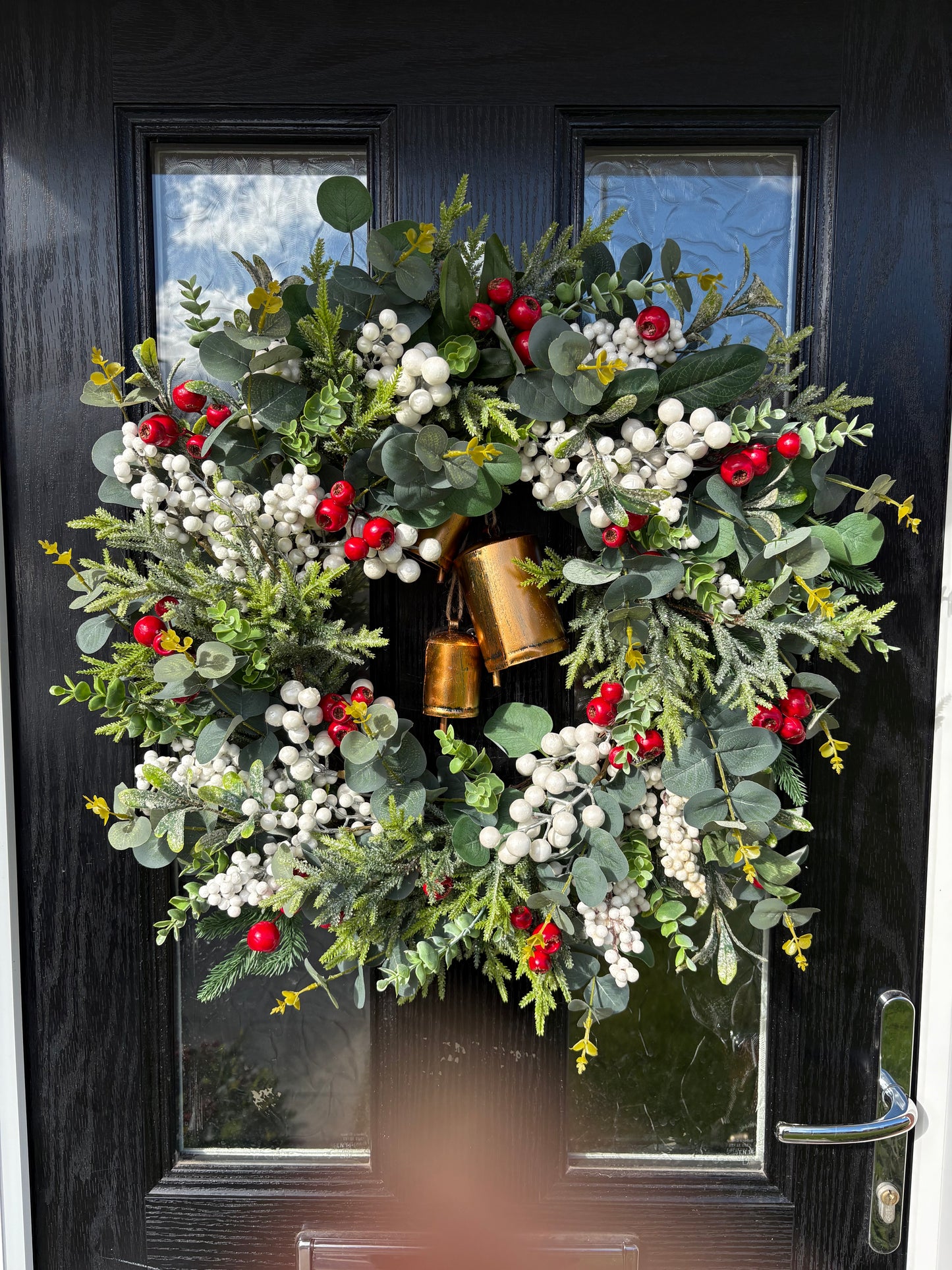 Red Berry Mistletoe Bell Wreath