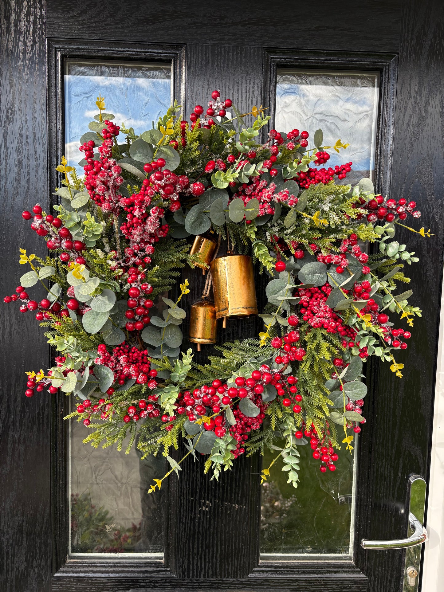Snowdrop Red Berry Bell Wreath Large
