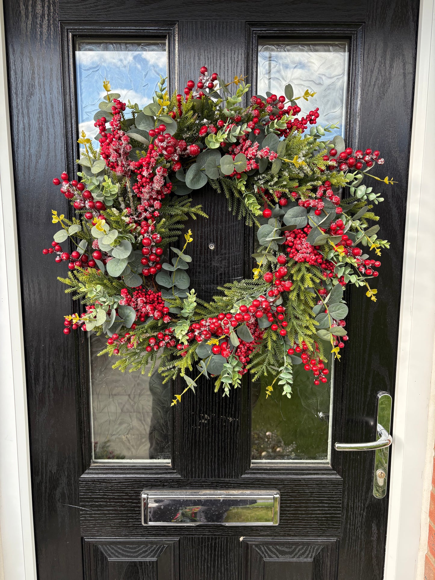 Snowdrop Red Berry Wreath Large