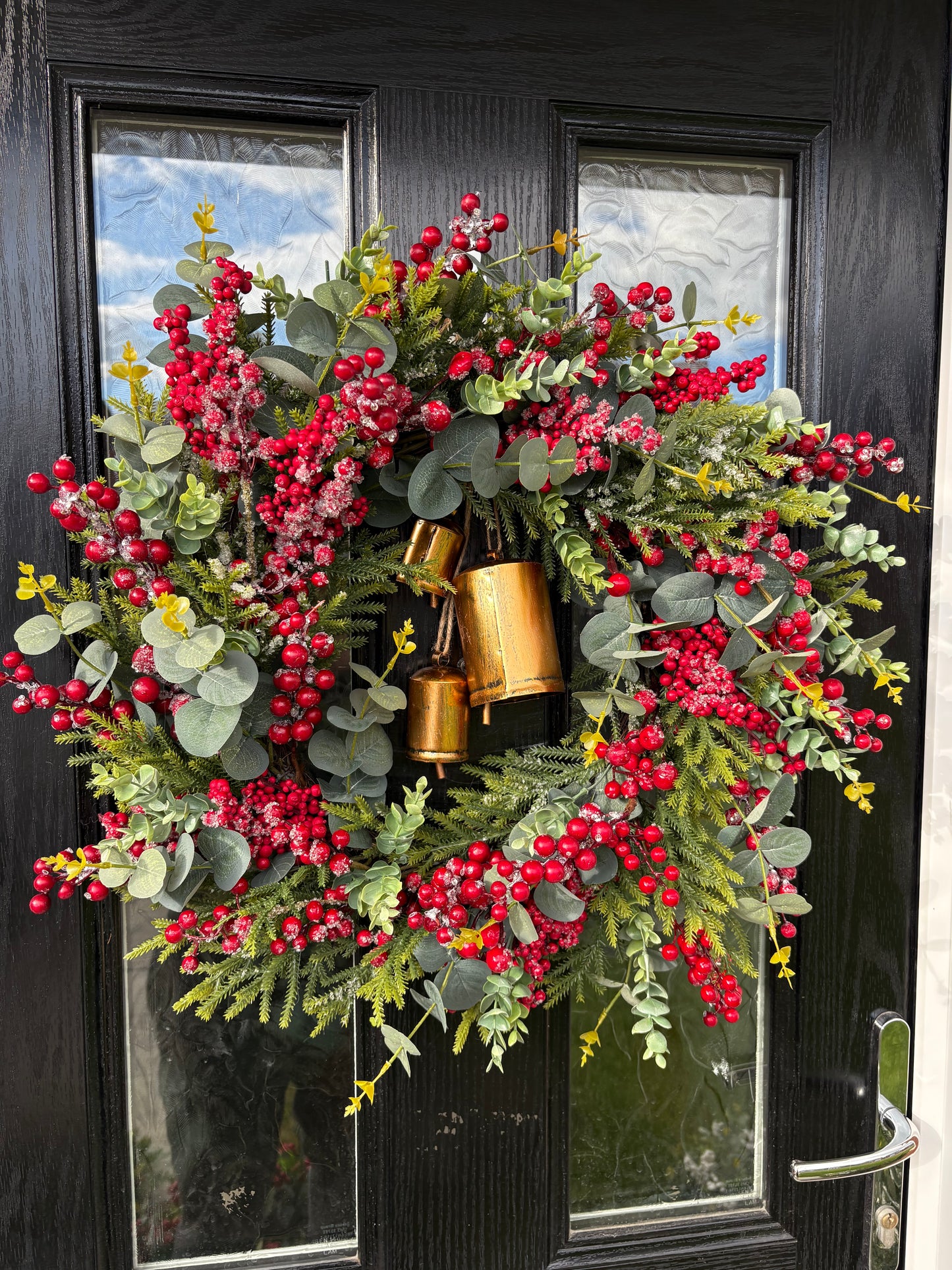 Snowdrop Red Berry Bell Wreath Large