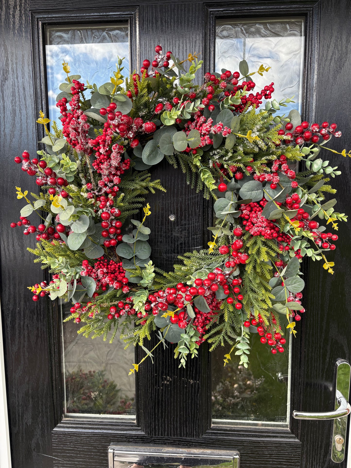Snowdrop Red Berry Wreath Large