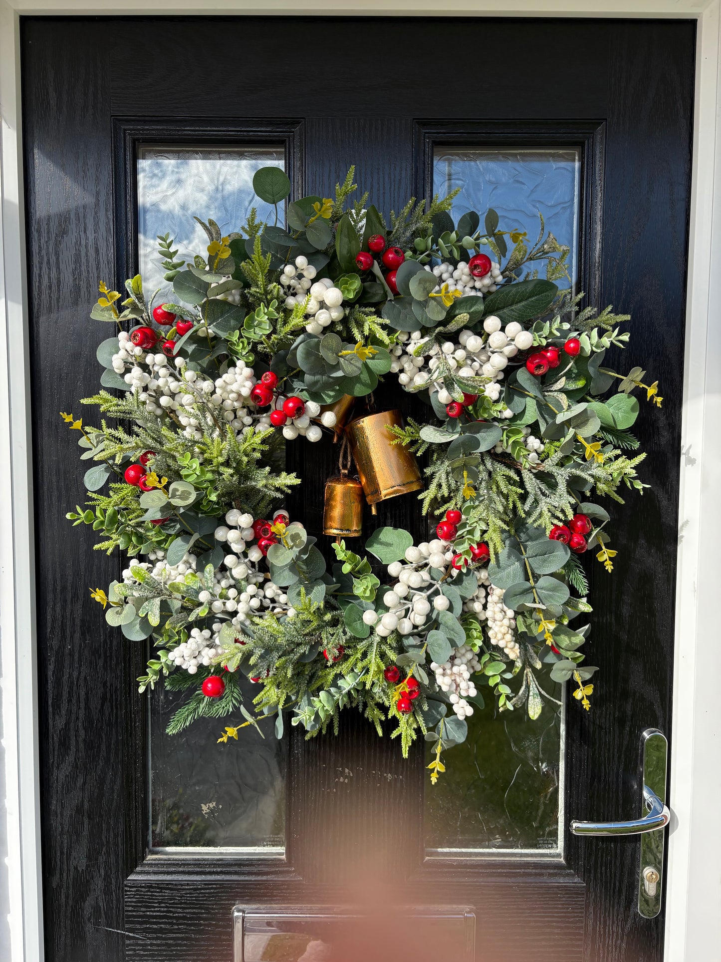 Red Berry Mistletoe Bell Wreath