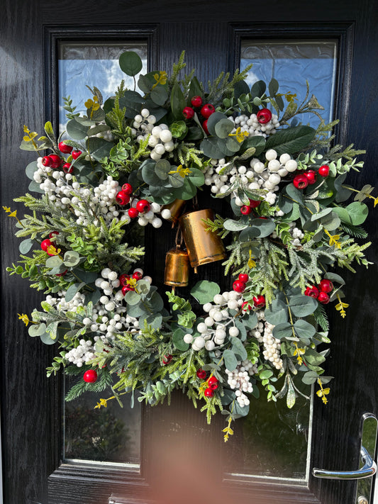 Red Berry Mistletoe Bell Wreath